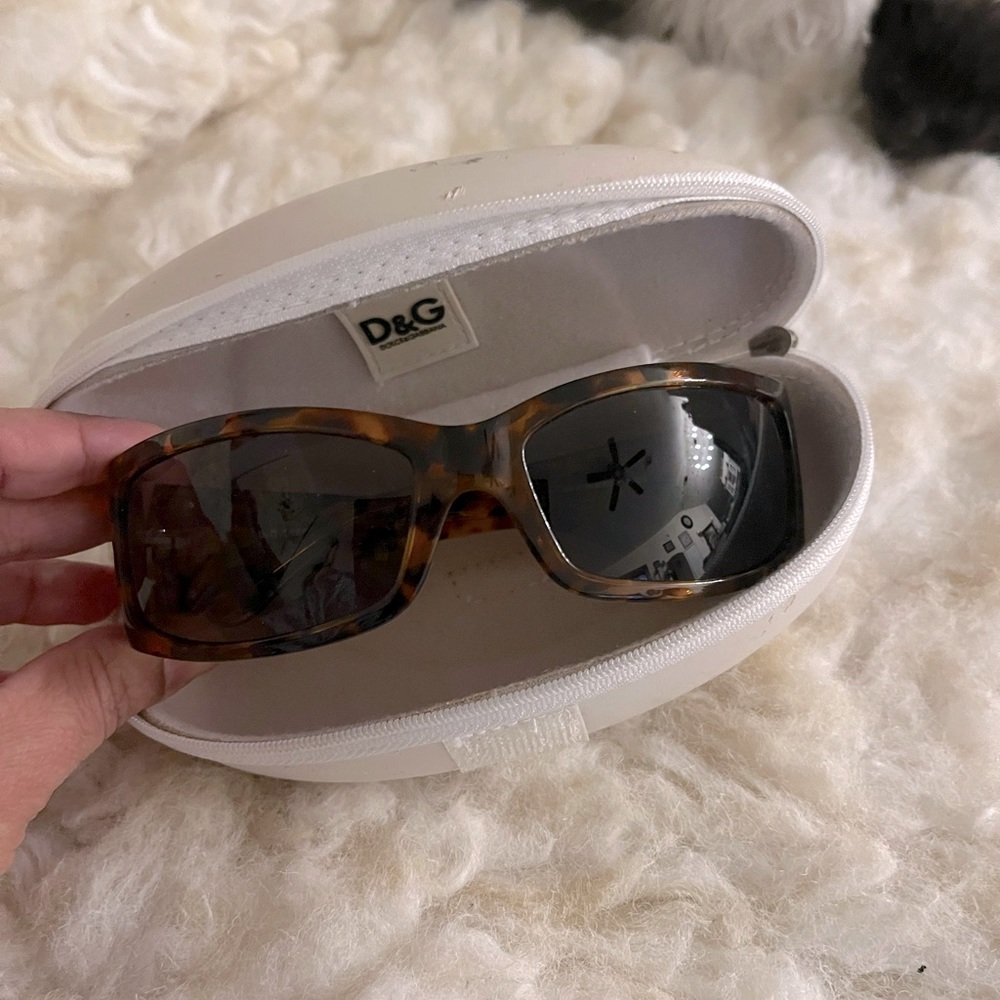 DG turtle shell woman’s sunglasses.